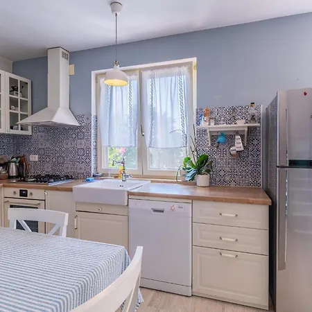 Lovely In With Kitchen Prázdninový dům *