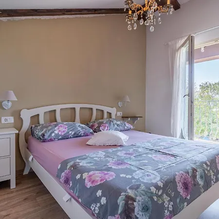 Дом отдыха Lovely In With Kitchen Krsan
