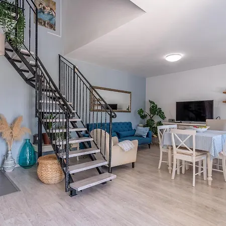 Lovely In With Kitchen Holiday home *