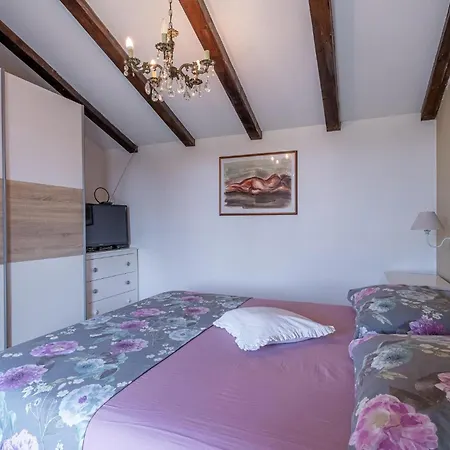 Lovely In With Kitchen Holiday home Krsan